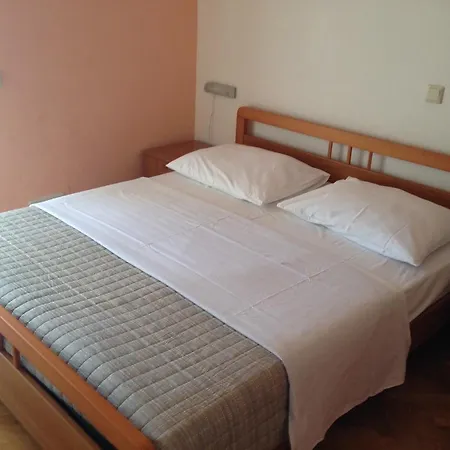 Car Apartment Podgora